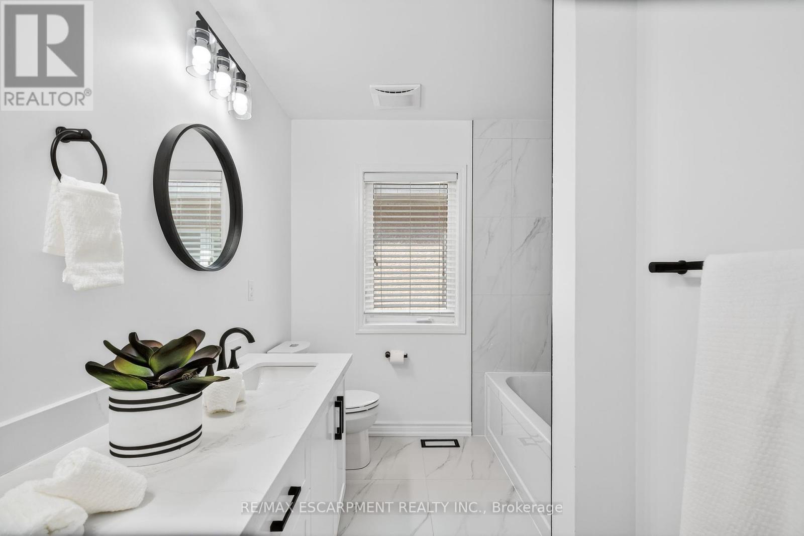 Photo 15 of 4223 Fuller Crescent, Burlington ON