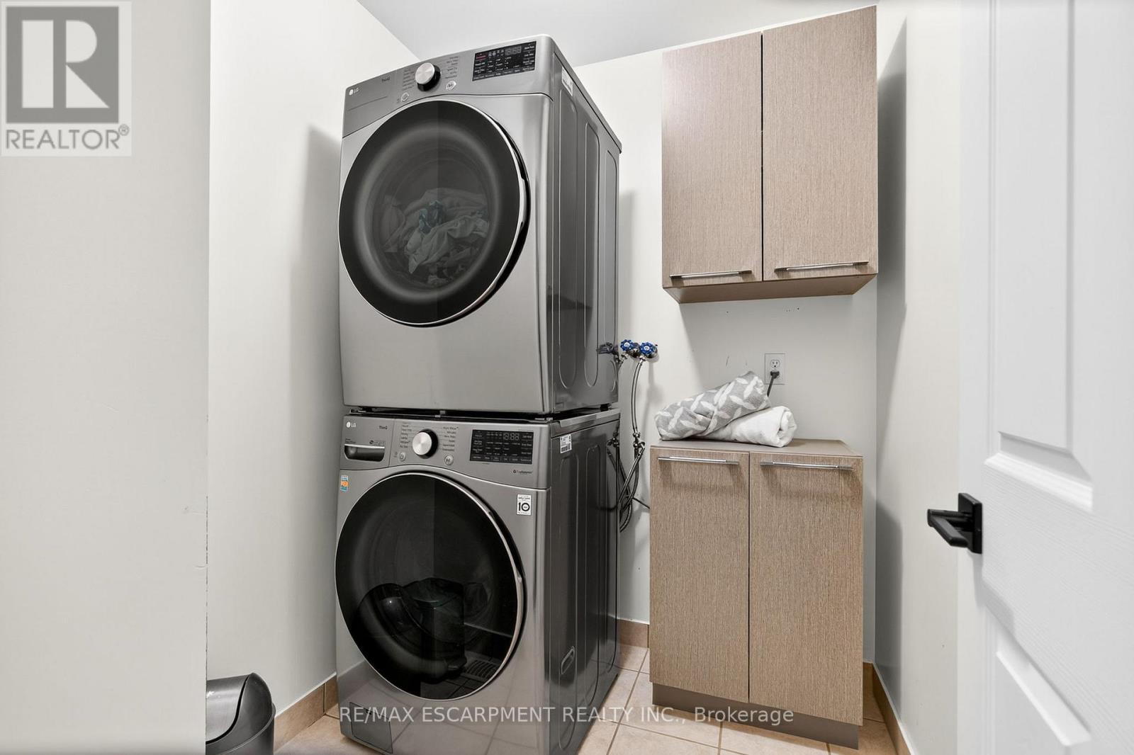 Photo 16 of 4223 Fuller Crescent, Burlington ON