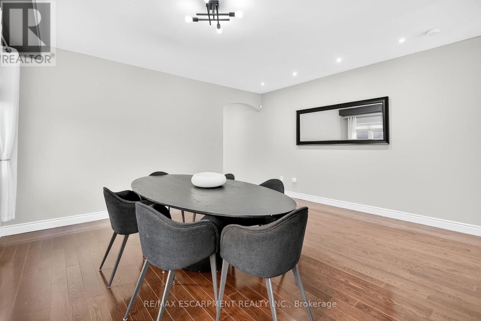 Photo 11 of 4223 Fuller Crescent, Burlington ON