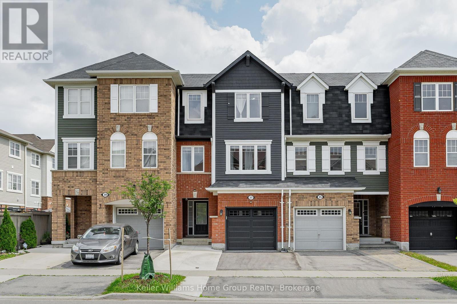 Photo 40 of 37 Vanhorne Close, Brampton ON
