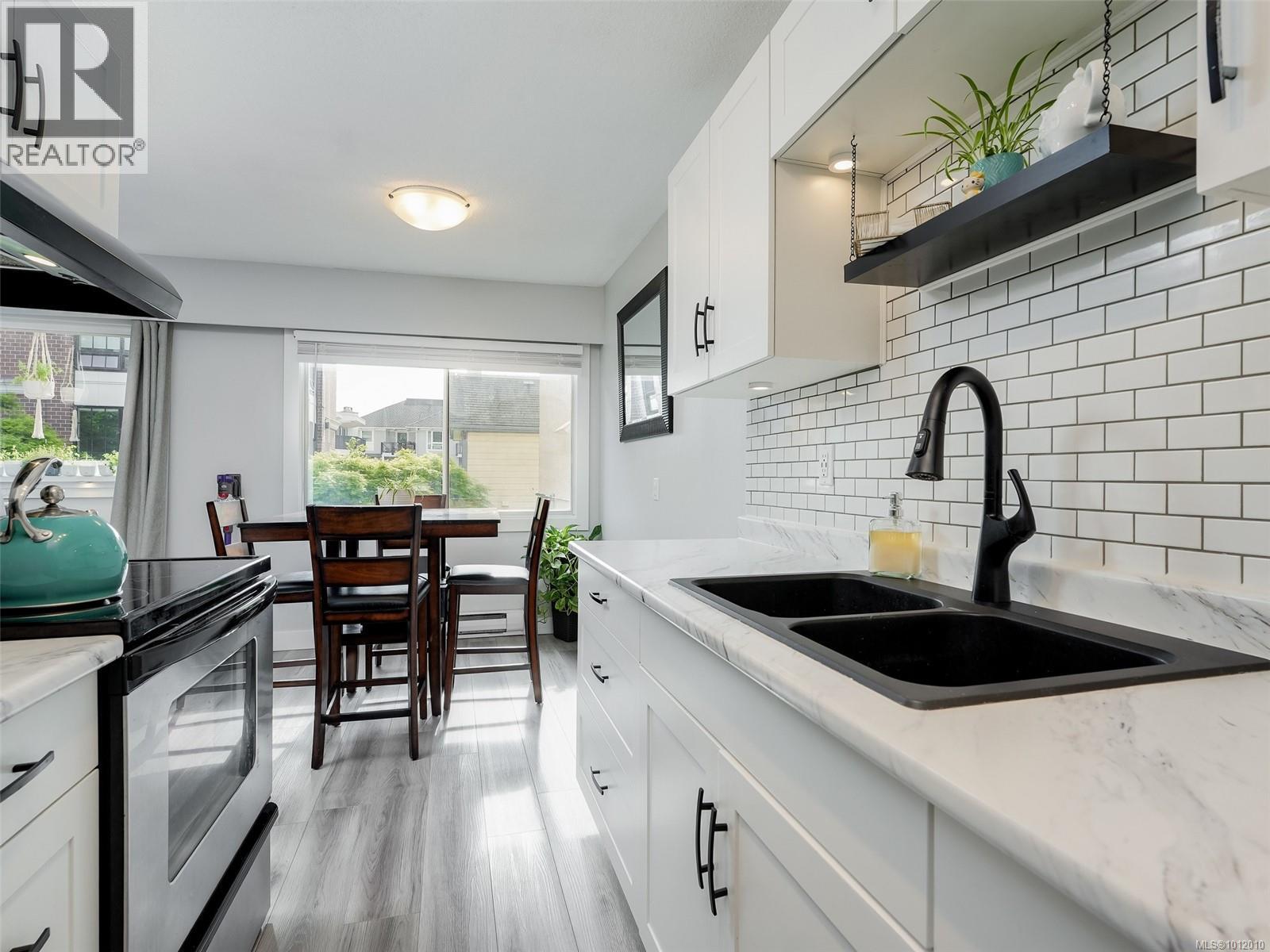 Photo 17 of 206 1000 Mcclure St, Victoria BC
