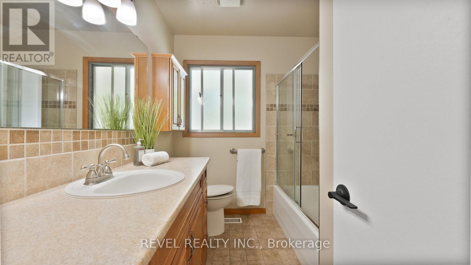 Photo 22 of 75 Pusey Boulevard, Brantford ON