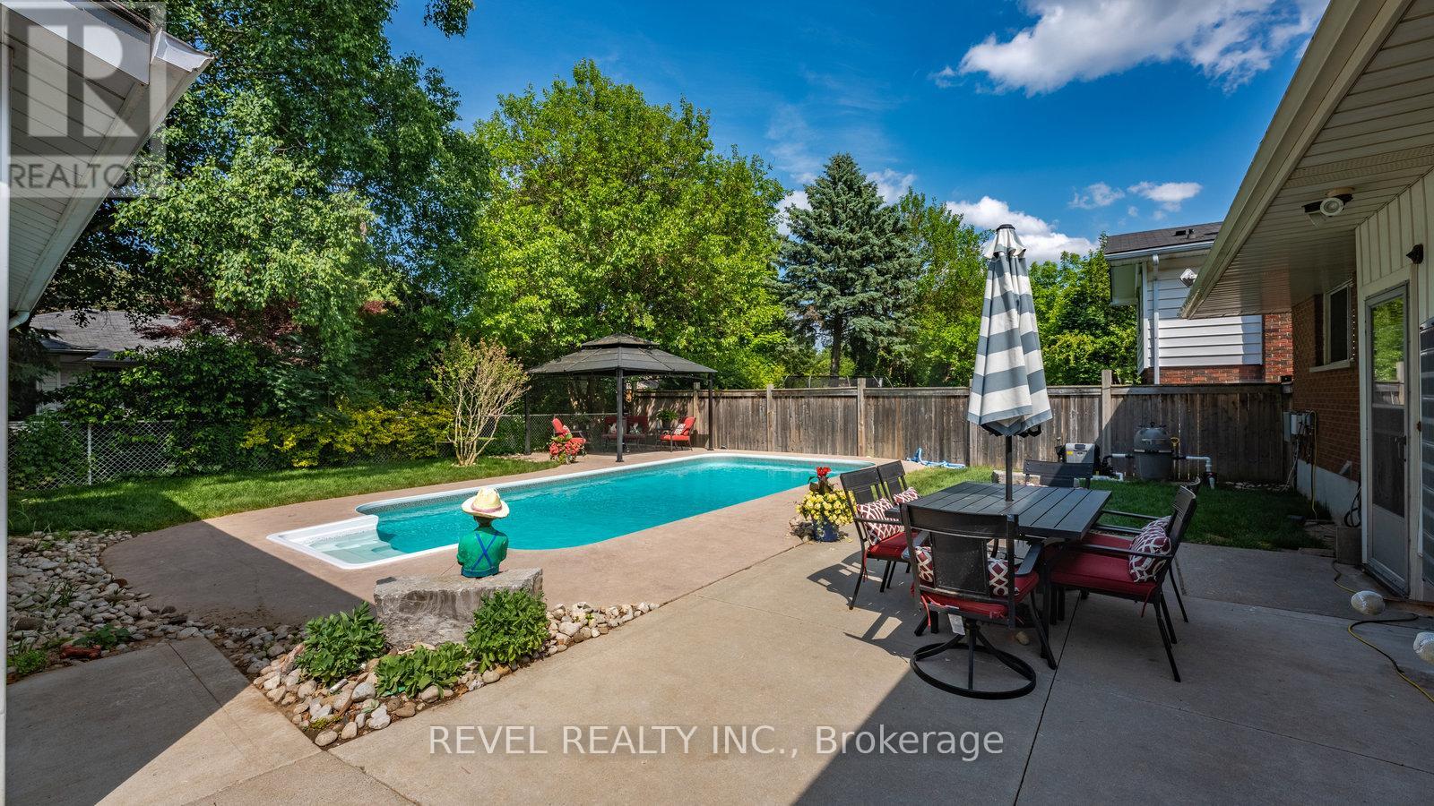 Photo 30 of 75 Pusey Boulevard, Brantford ON