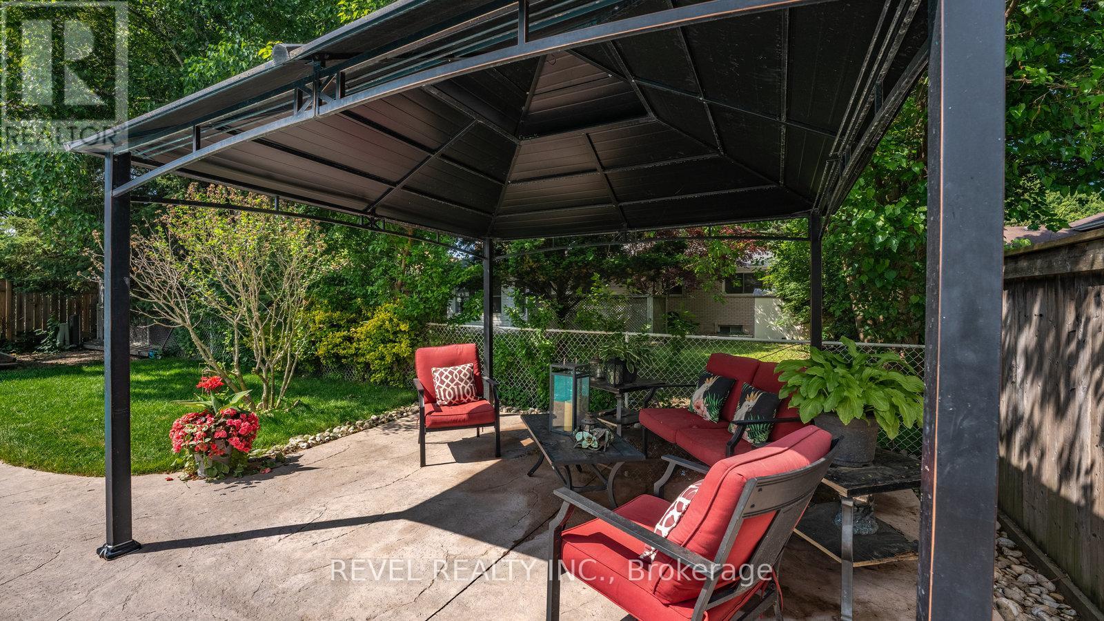 Photo 33 of 75 Pusey Boulevard, Brantford ON