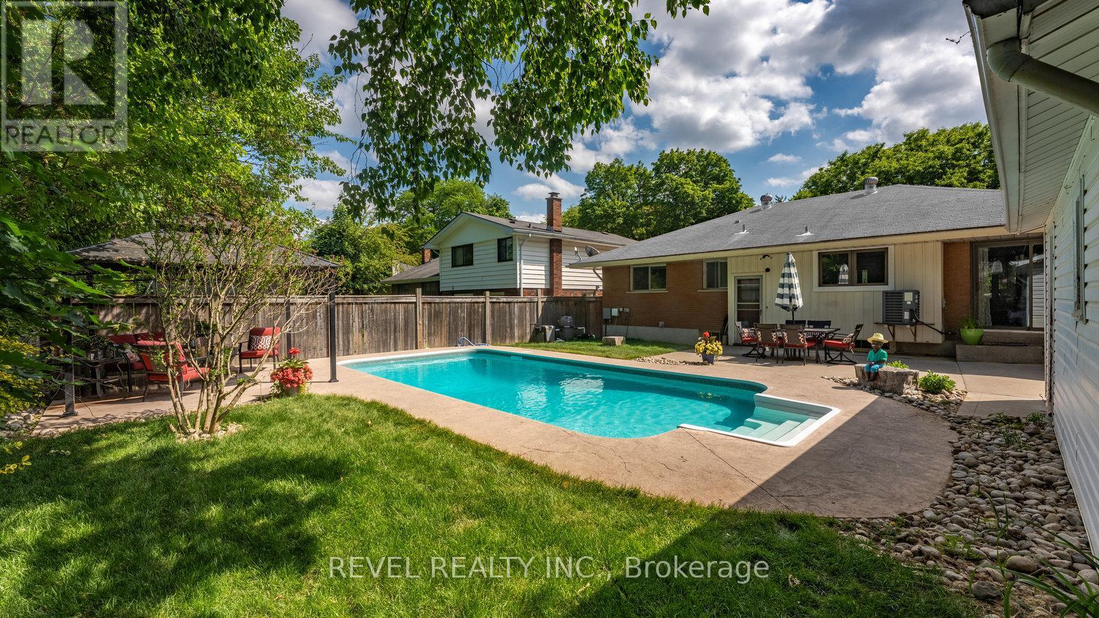 Photo 36 of 75 Pusey Boulevard, Brantford ON