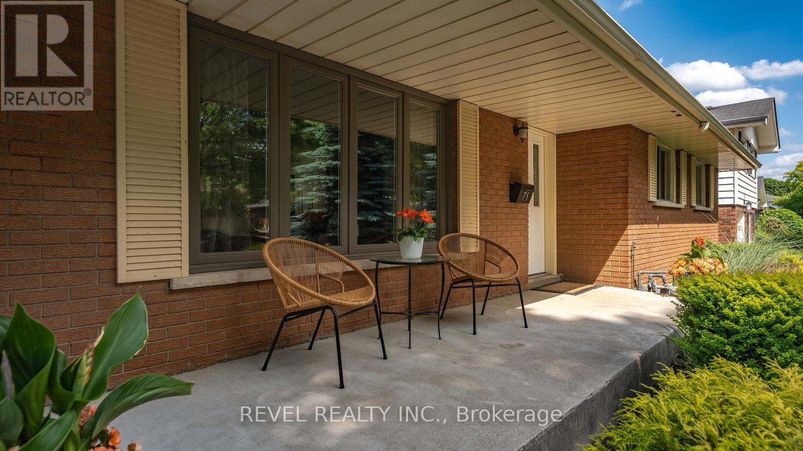 Photo 6 of 75 Pusey Boulevard, Brantford ON