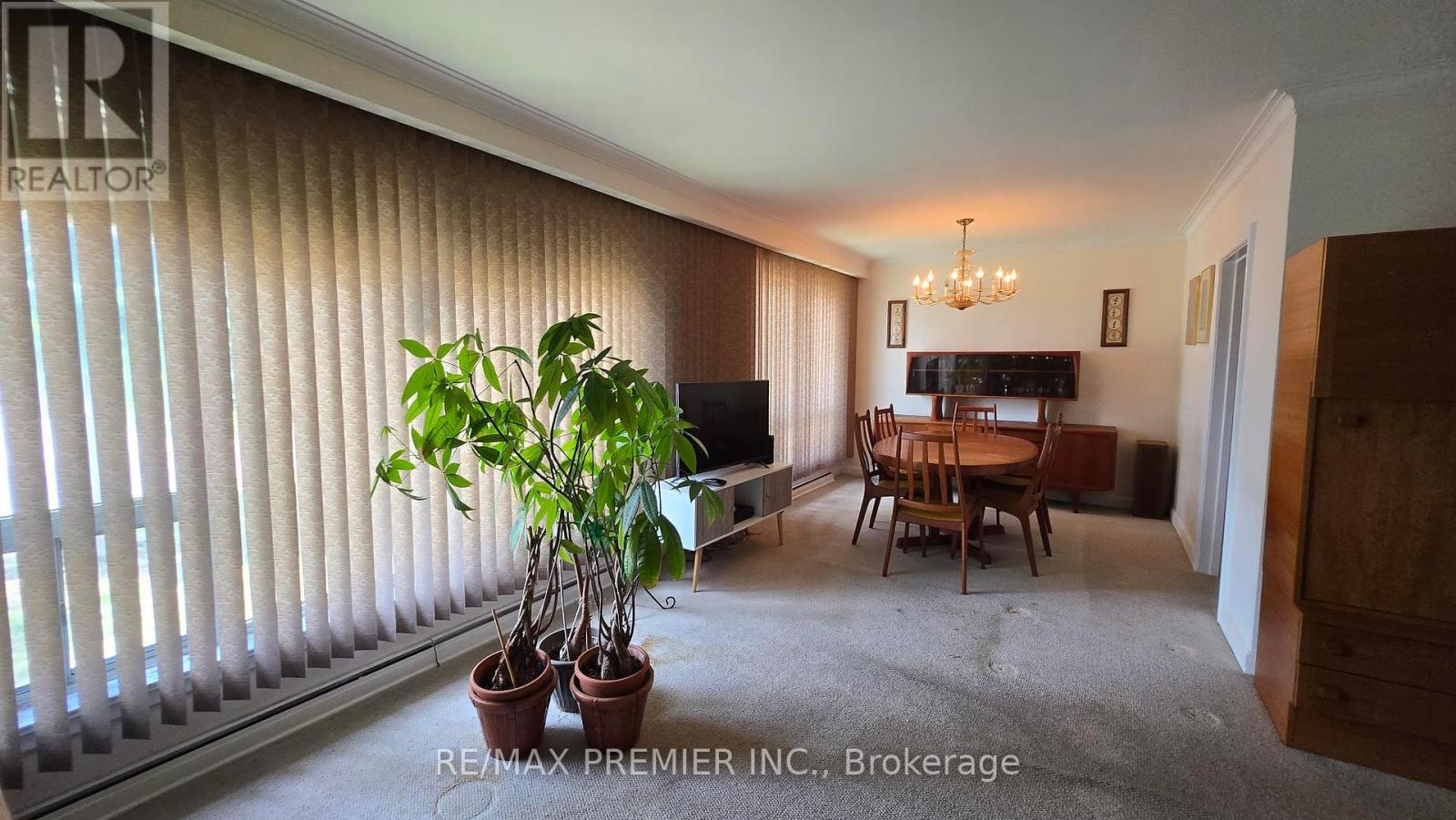 Photo 10 of 23 Canton Avenue, Toronto ON