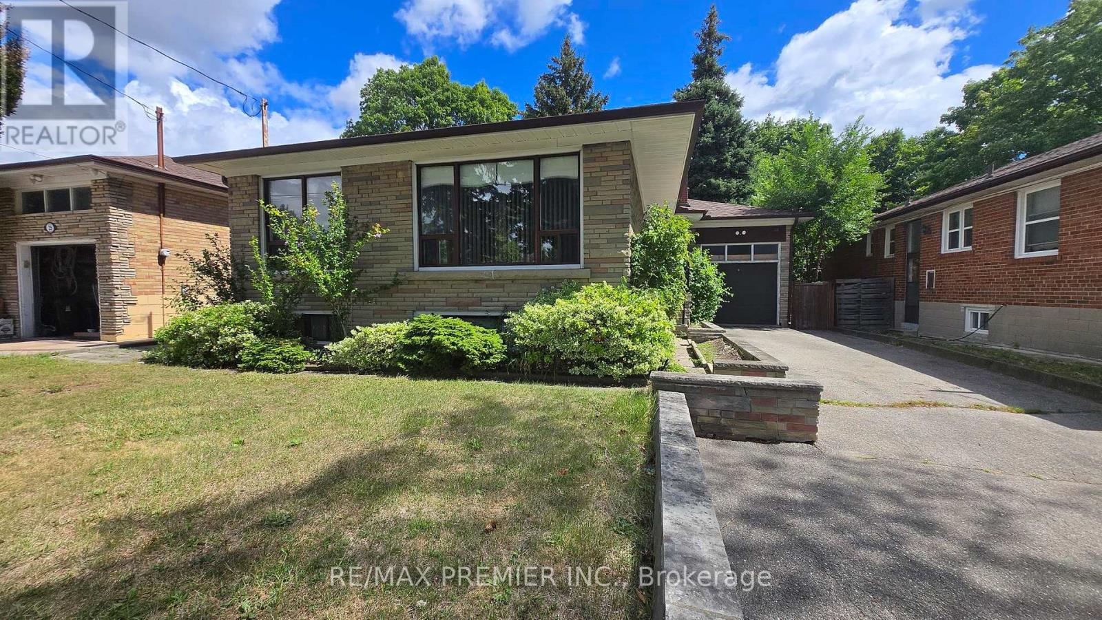 Photo 13 of 23 Canton Avenue, Toronto ON