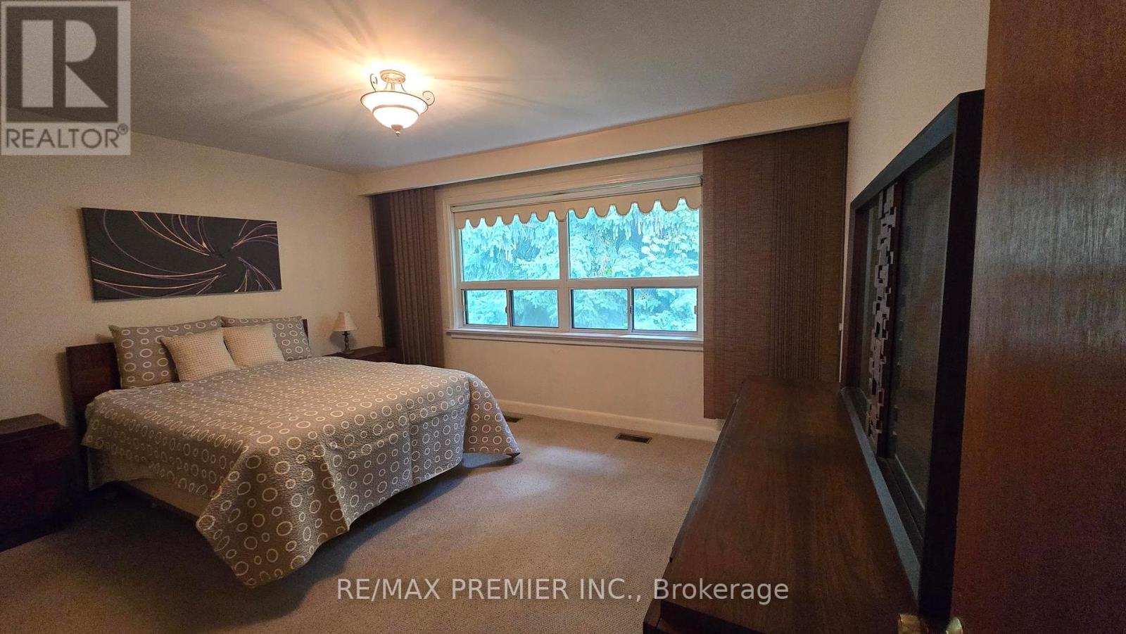 Photo 11 of 23 Canton Avenue, Toronto ON