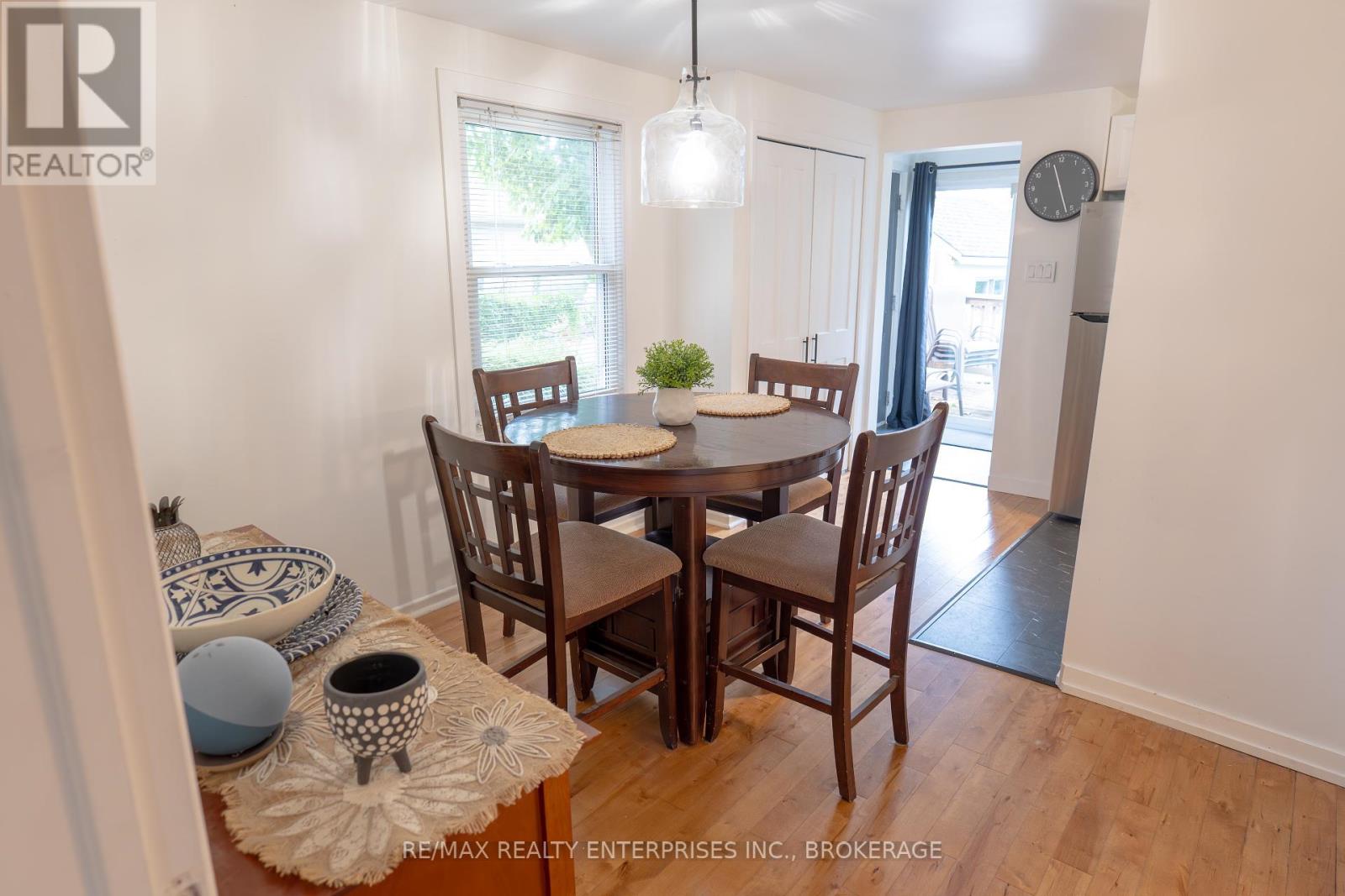 Photo 11 of 10 Antwerp Street, St Catharines ON