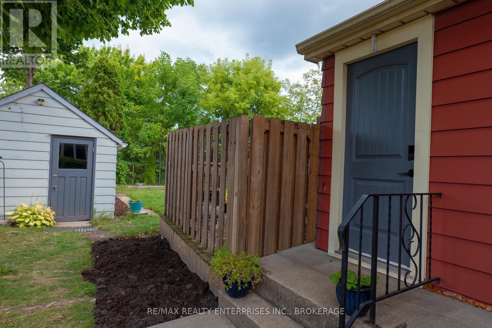 Photo 28 of 10 Antwerp Street, St Catharines ON