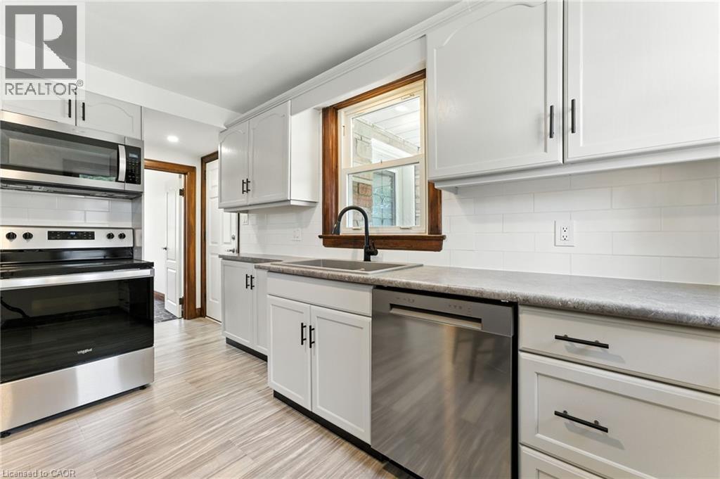 Photo 37 of 117 Pollock Avenue, Cambridge ON