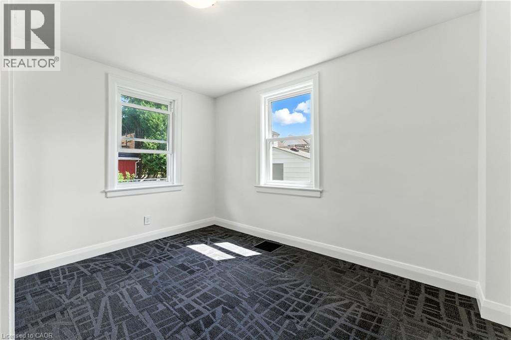 Photo 38 of 117 Pollock Avenue, Cambridge ON