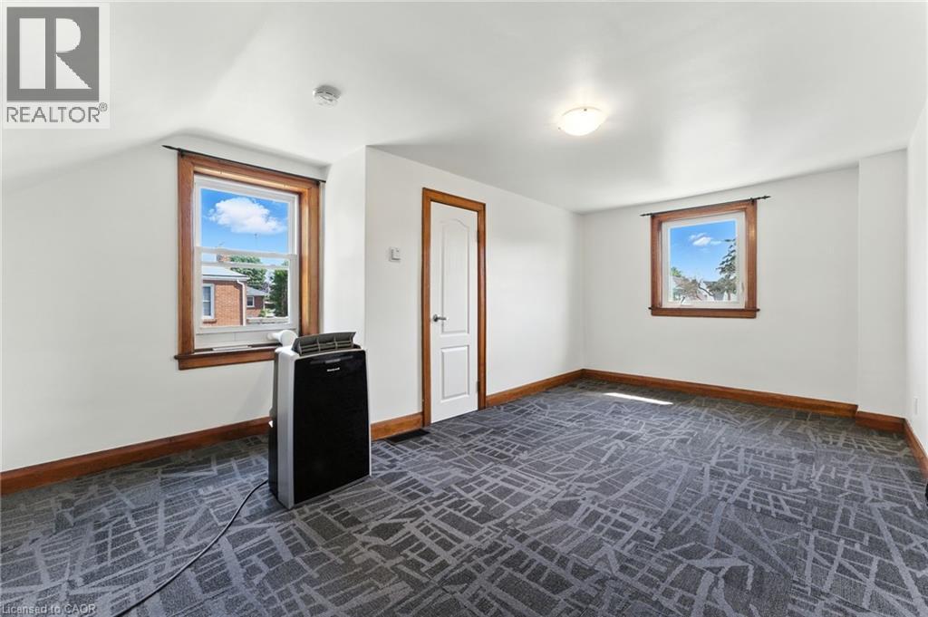 Photo 29 of 117 Pollock Avenue, Cambridge ON