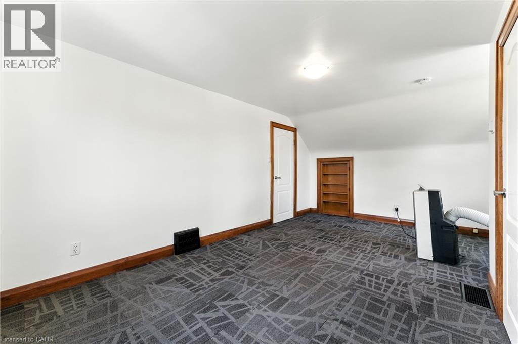 Photo 12 of 117 Pollock Avenue, Cambridge ON
