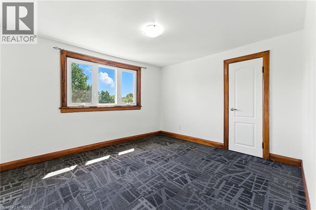 Photo 30 of 117 Pollock Avenue, Cambridge ON