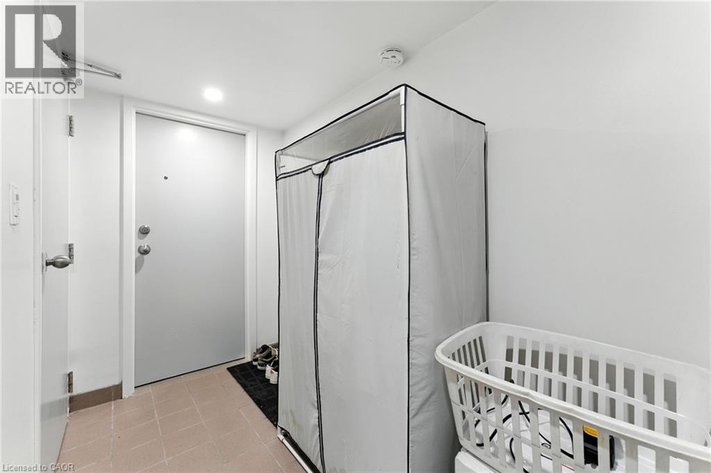 Photo 14 of 117 Pollock Avenue, Cambridge ON