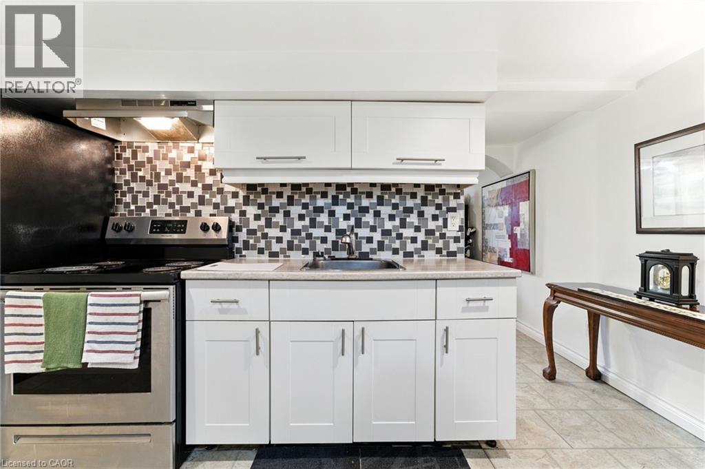 Photo 19 of 117 Pollock Avenue, Cambridge ON