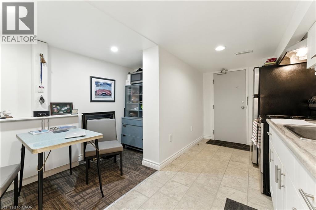 Photo 3 of 117 Pollock Avenue, Cambridge ON