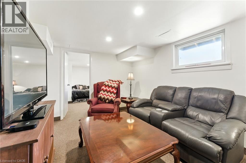 Photo 20 of 117 Pollock Avenue, Cambridge ON