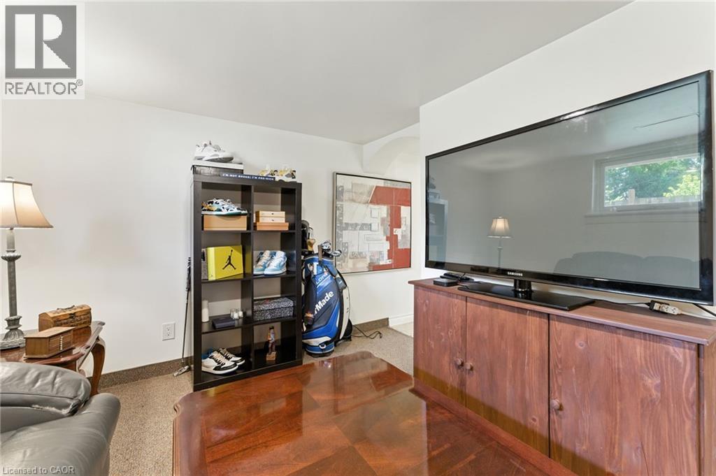 Photo 4 of 117 Pollock Avenue, Cambridge ON
