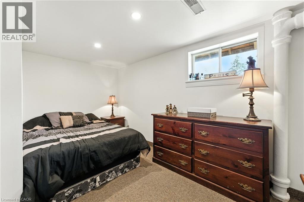 Photo 9 of 117 Pollock Avenue, Cambridge ON