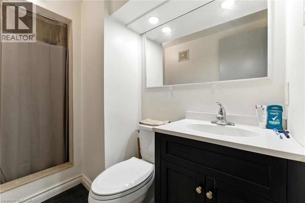 Photo 5 of 117 Pollock Avenue, Cambridge ON