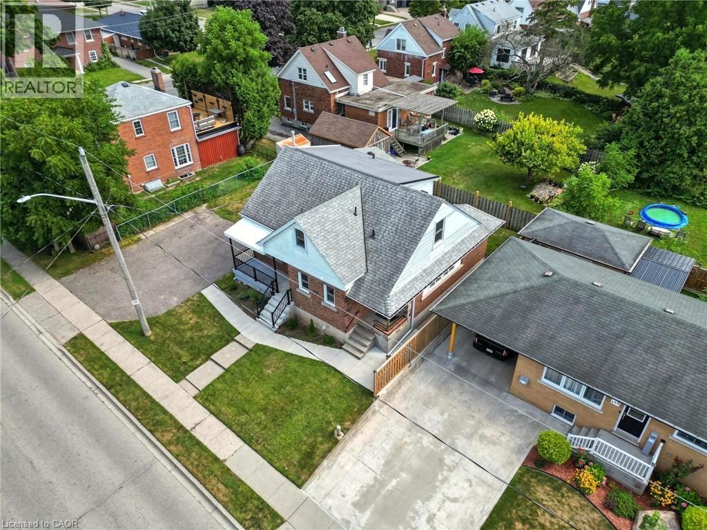 Photo 40 of 117 Pollock Avenue, Cambridge ON