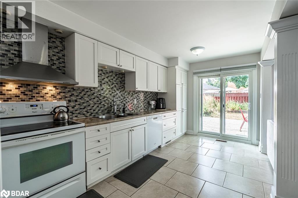 Photo 15 of 45 Weatherup Crescent, Barrie ON