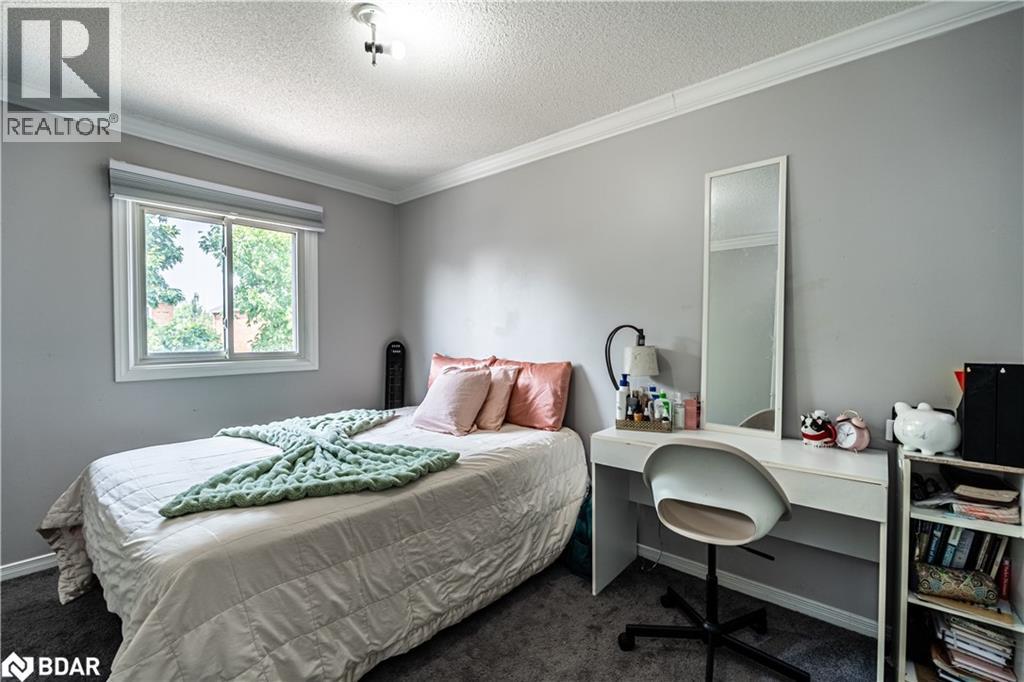 Photo 4 of 45 Weatherup Crescent, Barrie ON