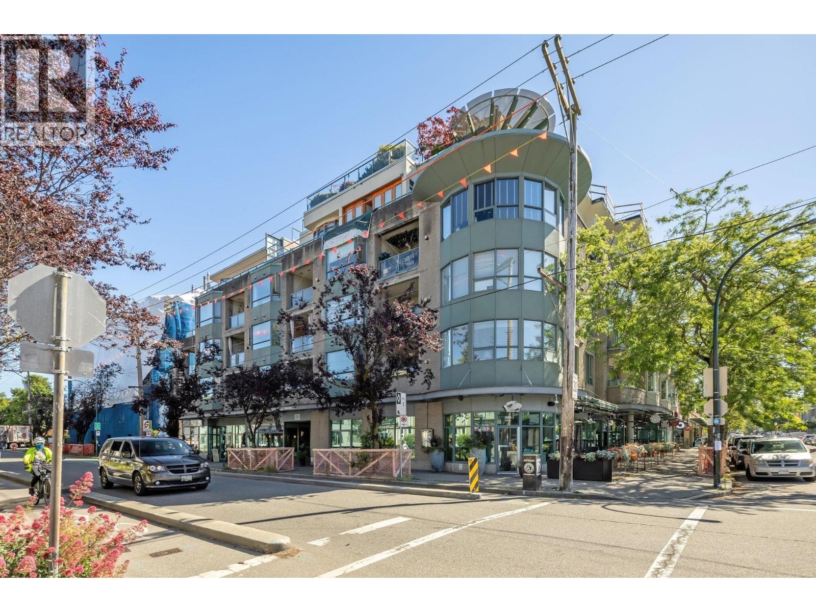 Photo 5 of 406 1688 Cypress Street, Vancouver BC