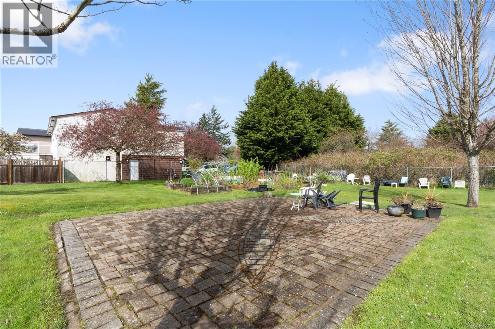 Photo 14 of 115 10110 Fifth St, Sidney BC