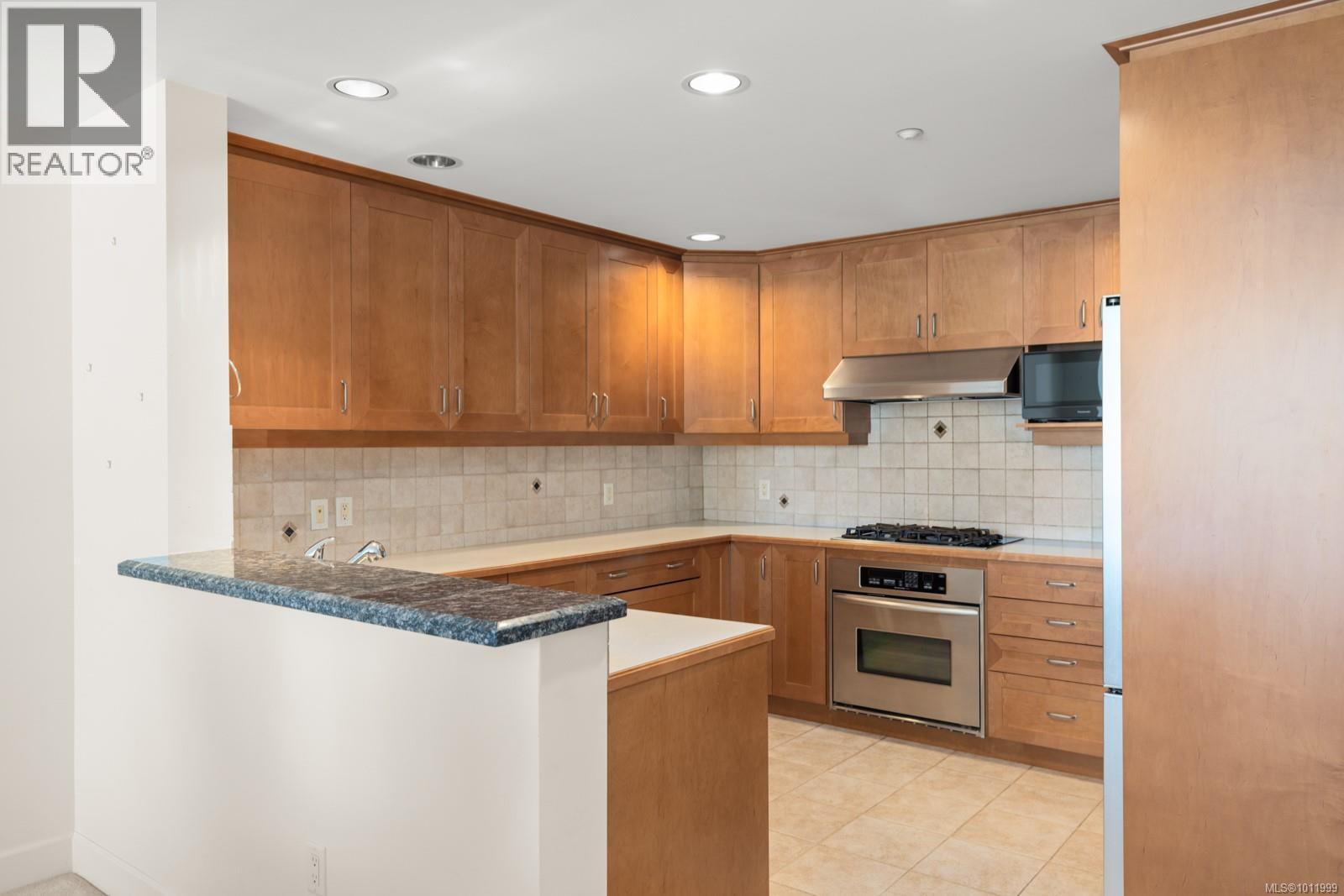 231 21 Dallas Road, Victoria