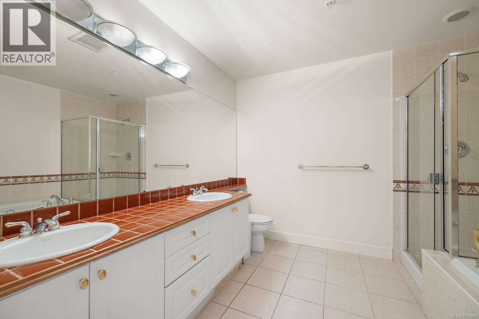 231 21 Dallas Road, Victoria