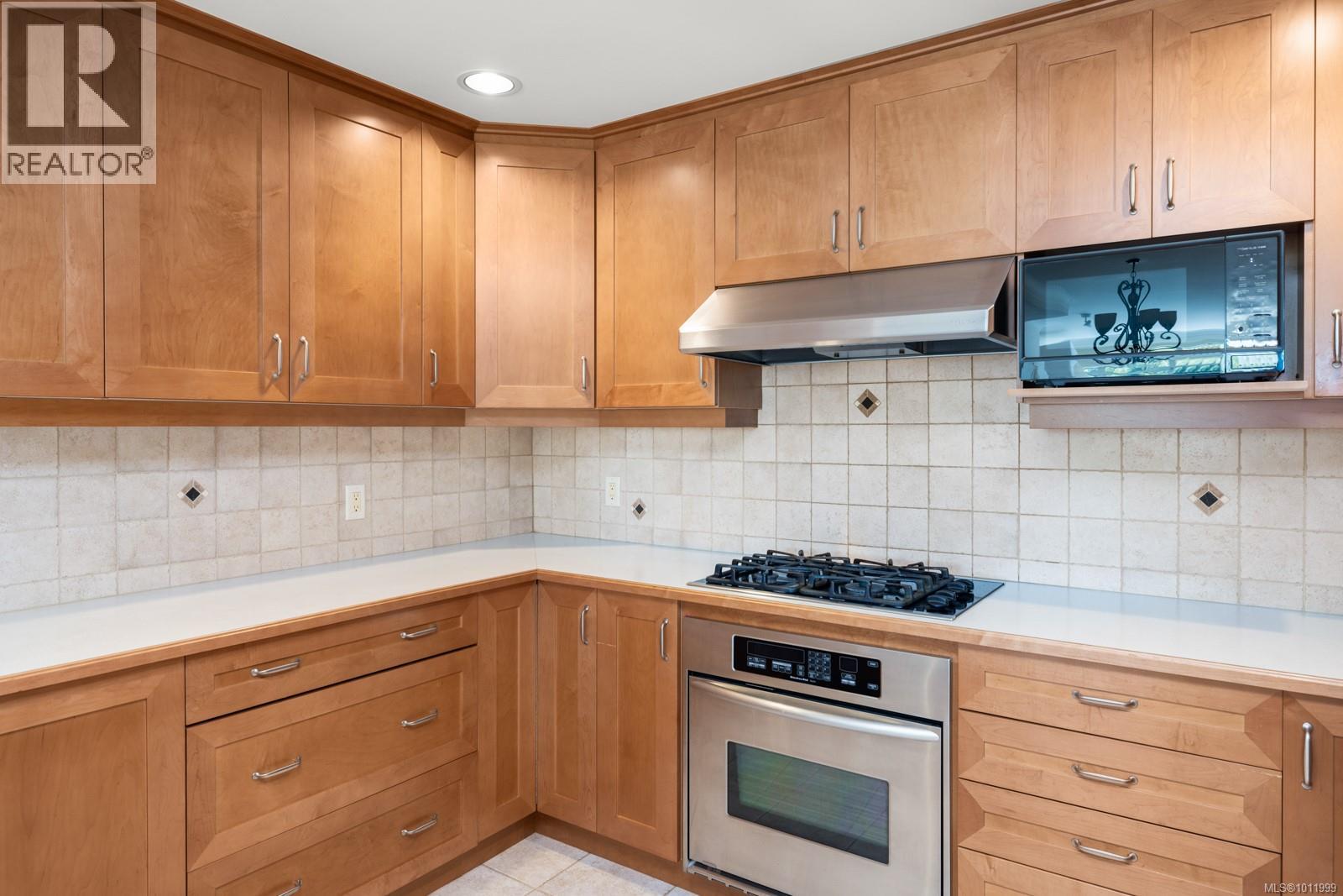 231 21 Dallas Road, Victoria