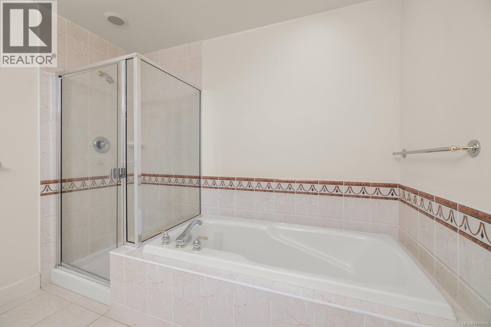 231 21 Dallas Road, Victoria