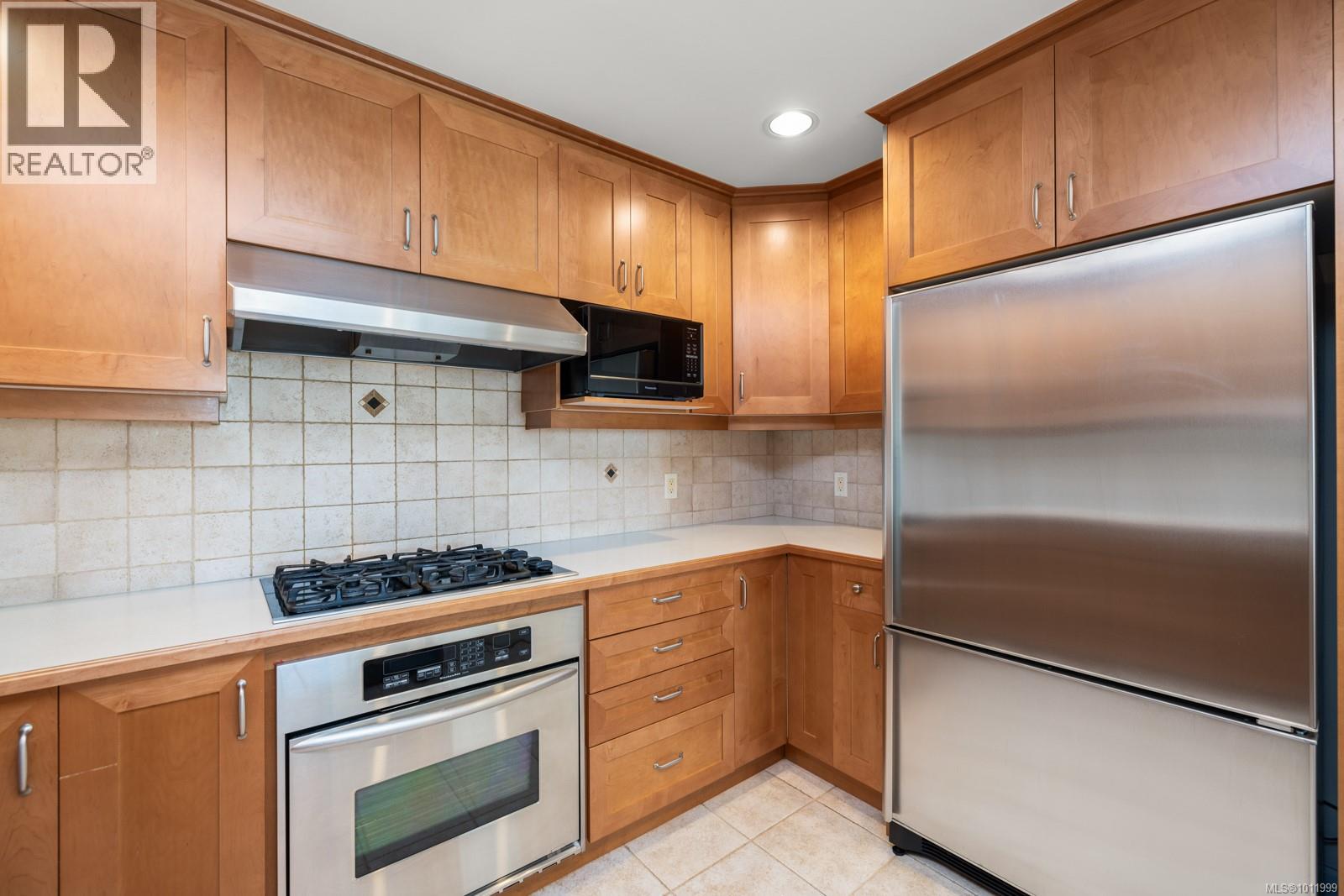 231 21 Dallas Road, Victoria