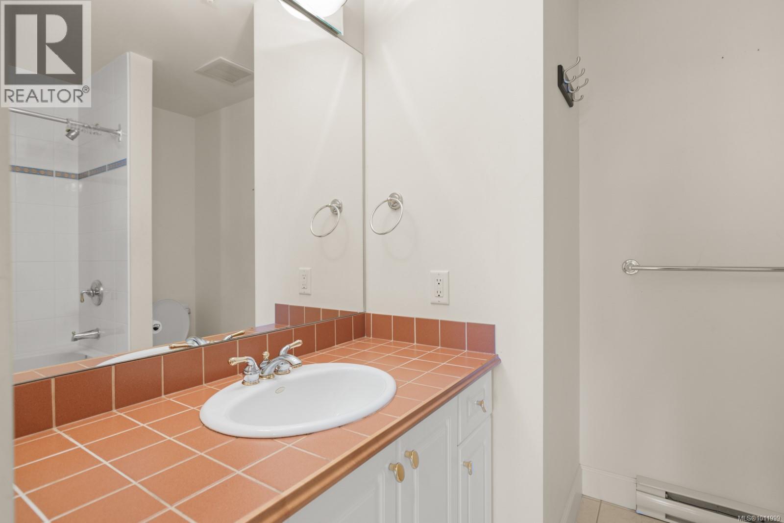231 21 Dallas Road, Victoria