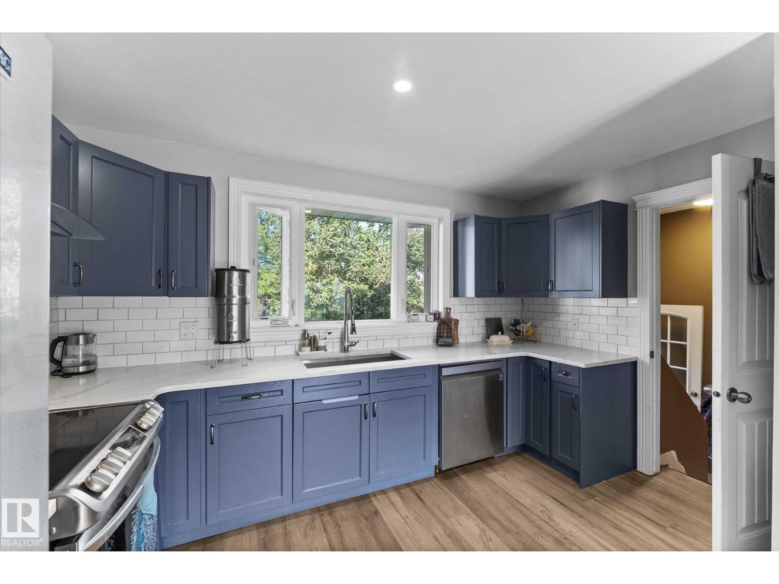 Photo 15 of 8004 180 St Nw, Edmonton AB