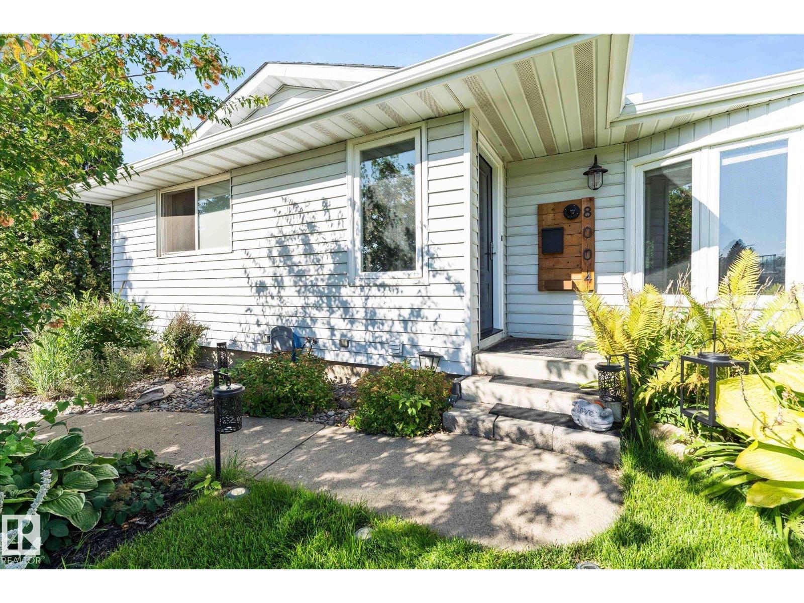 Photo 12 of 8004 180 St Nw, Edmonton AB