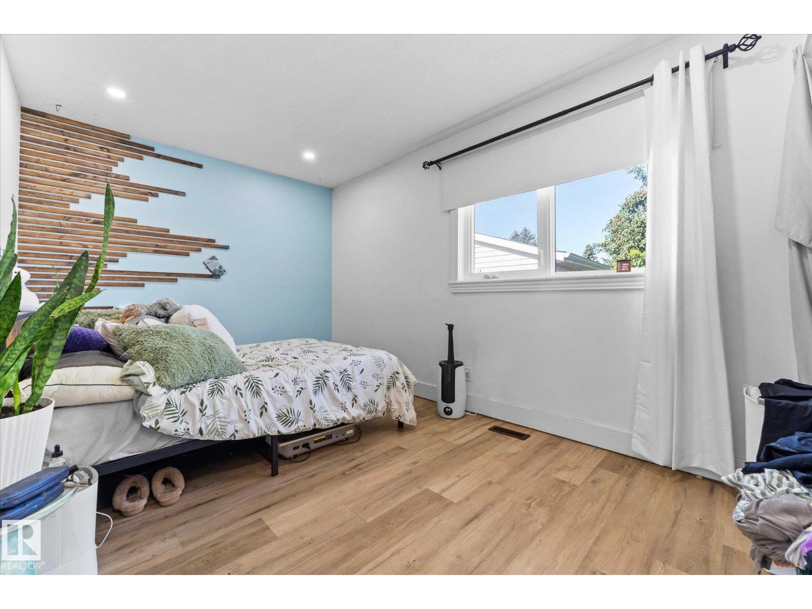 Photo 30 of 8004 180 St Nw, Edmonton AB