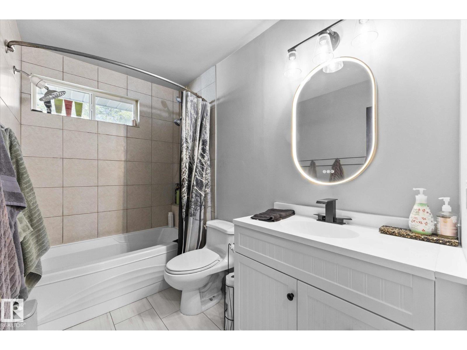 Photo 5 of 8004 180 St Nw, Edmonton AB
