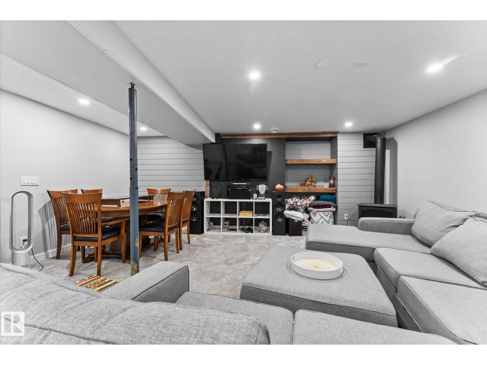 Photo 3 of 8004 180 St Nw, Edmonton AB