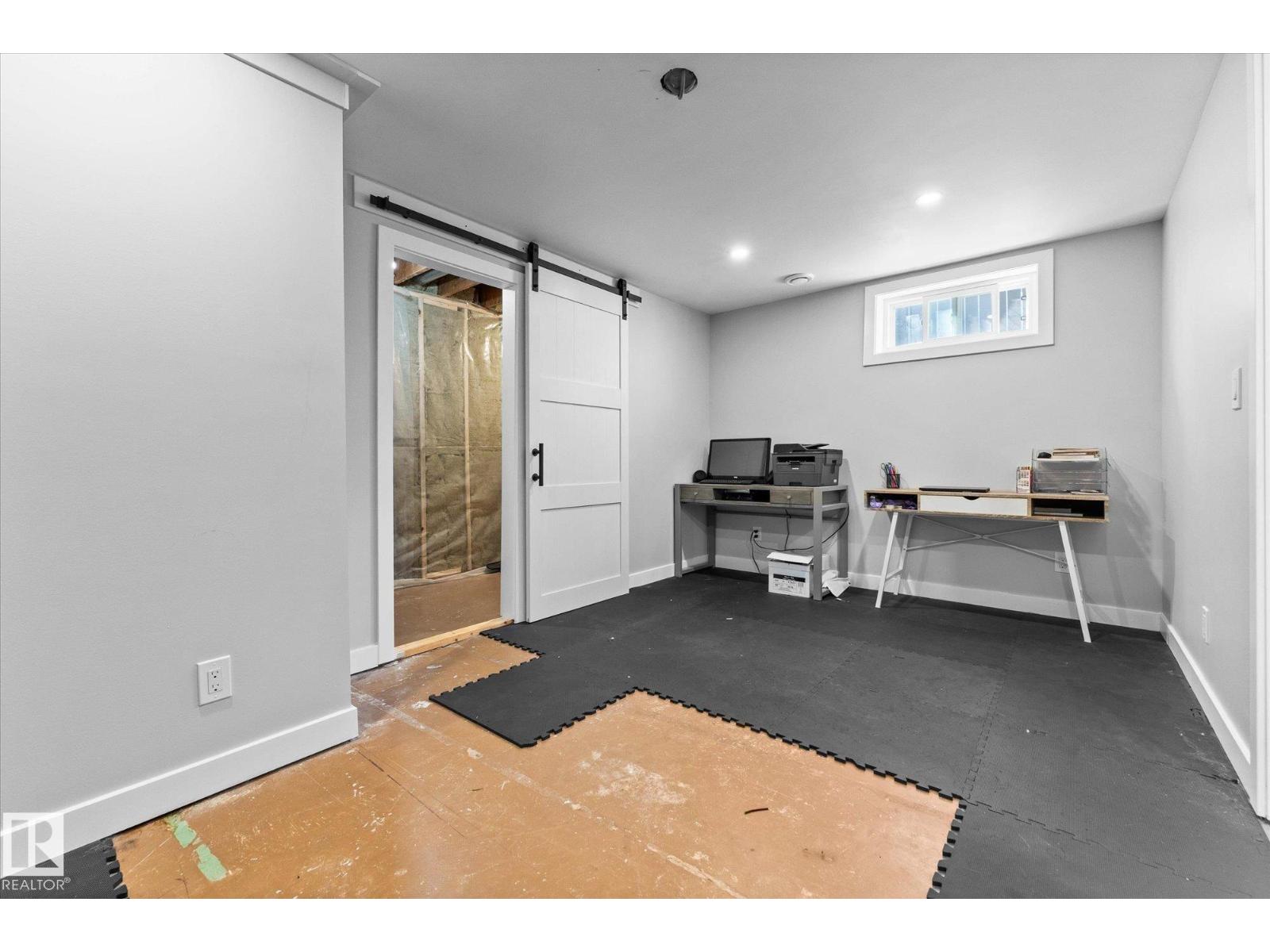 Photo 2 of 8004 180 St Nw, Edmonton AB