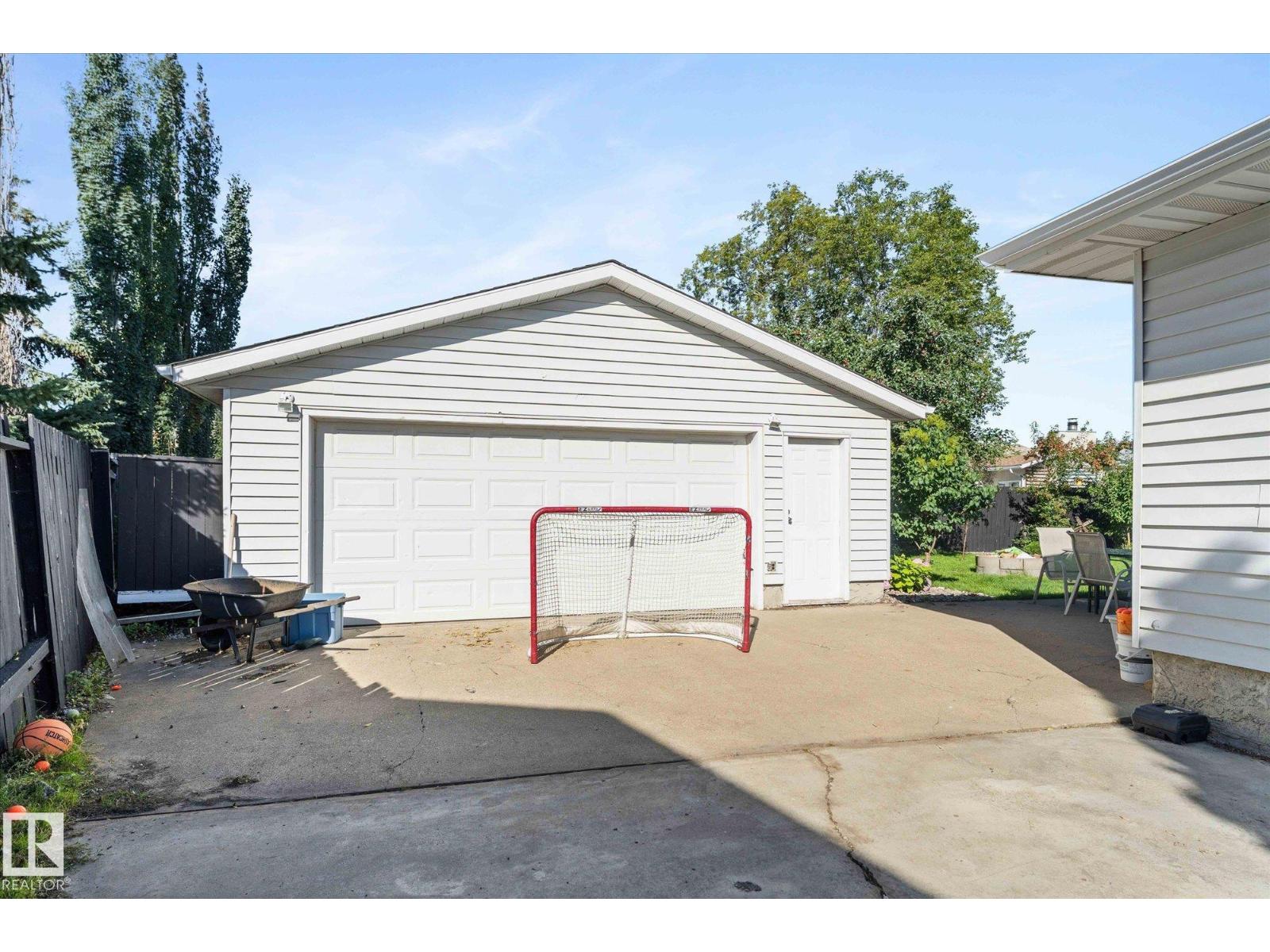 Photo 27 of 8004 180 St Nw, Edmonton AB