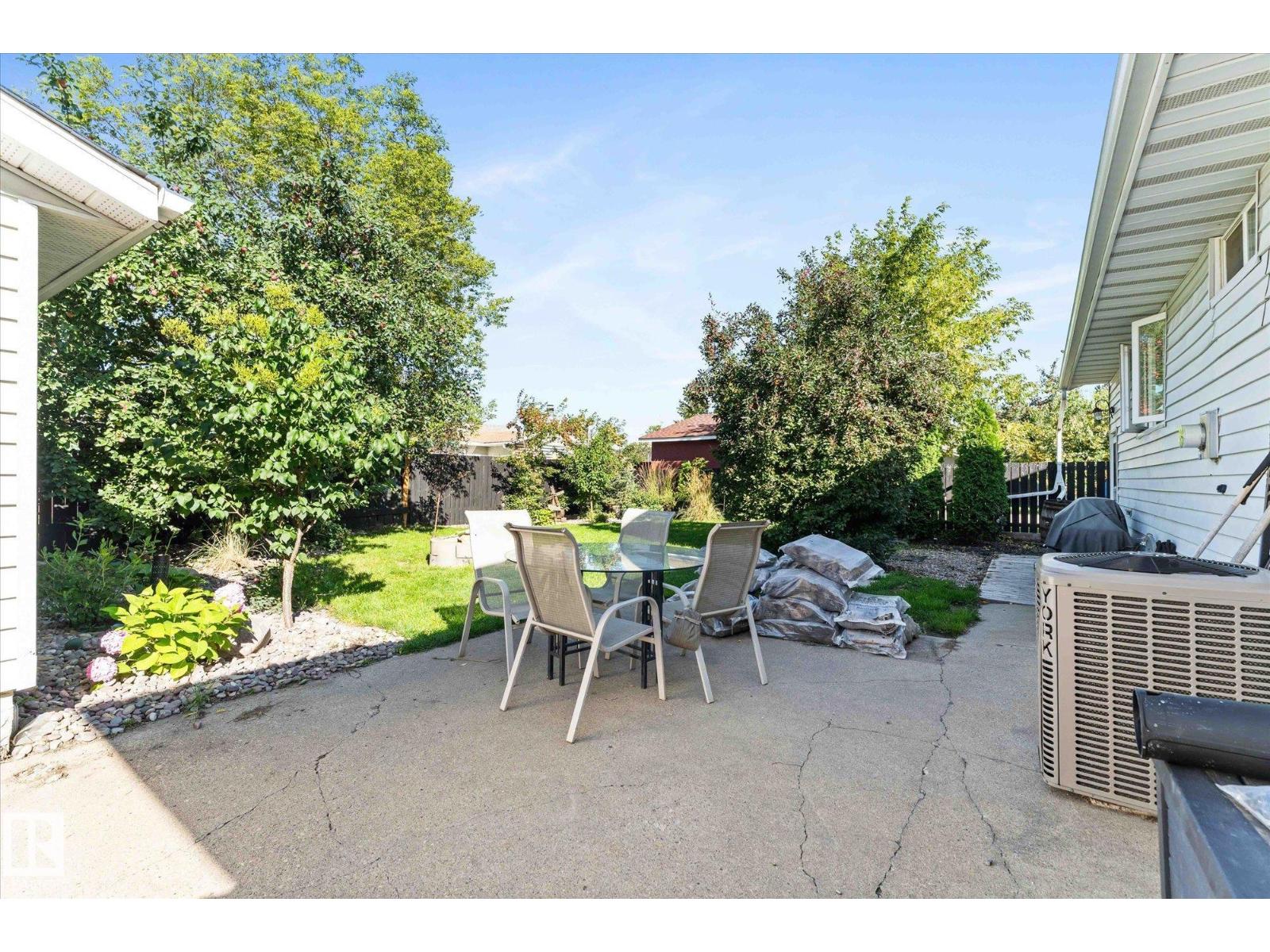 Photo 6 of 8004 180 St Nw, Edmonton AB
