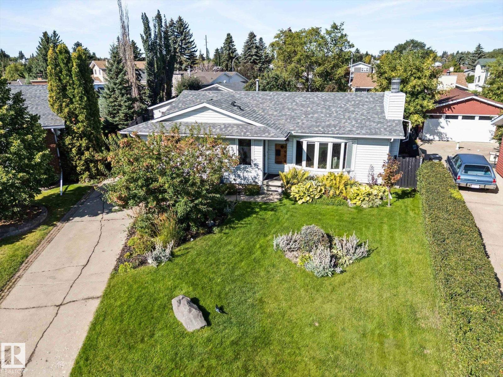 Photo 17 of 8004 180 St Nw, Edmonton AB