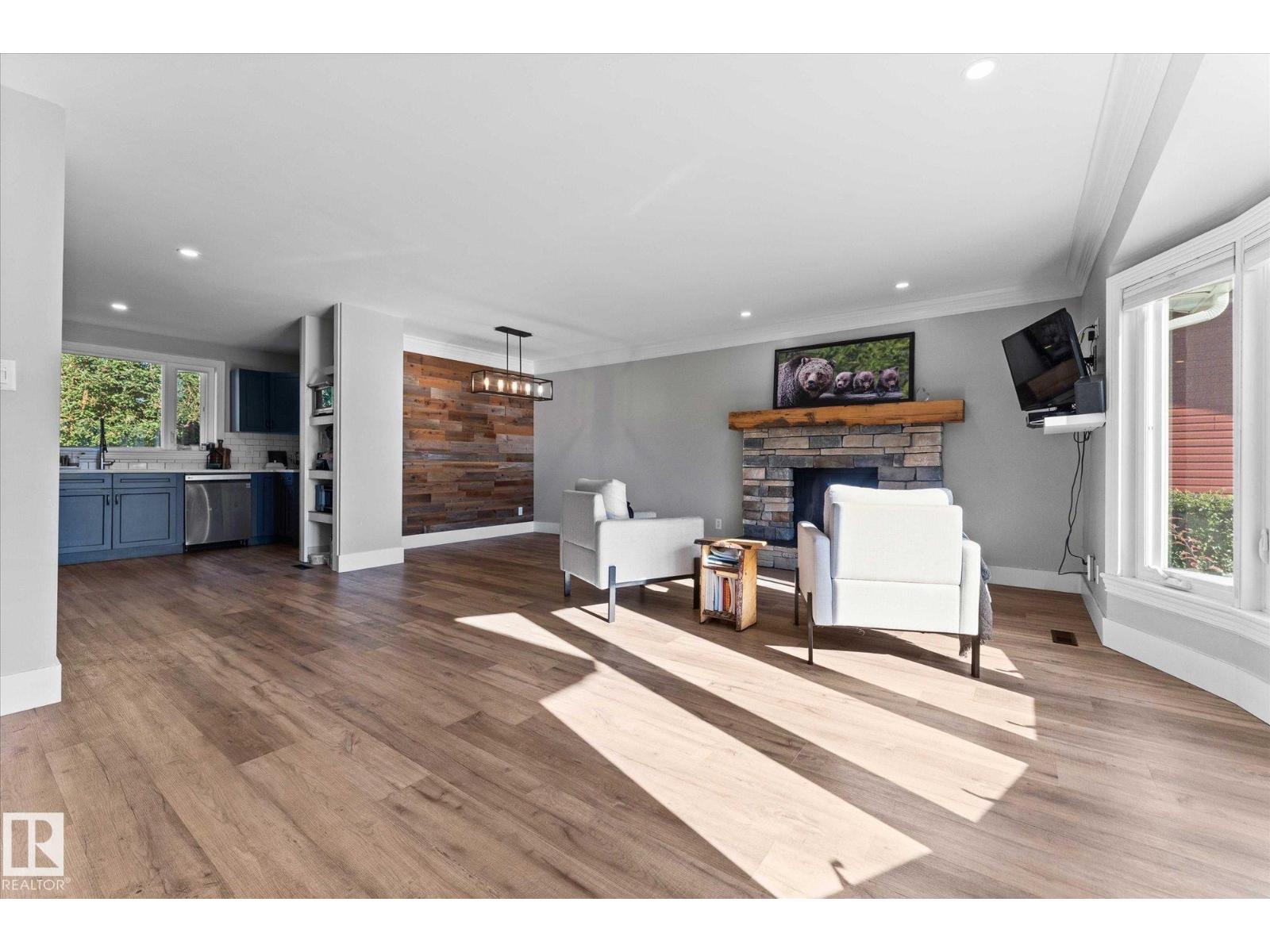Photo 11 of 8004 180 St Nw, Edmonton AB