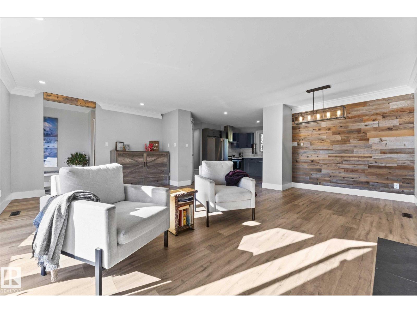 Photo 9 of 8004 180 St Nw, Edmonton AB