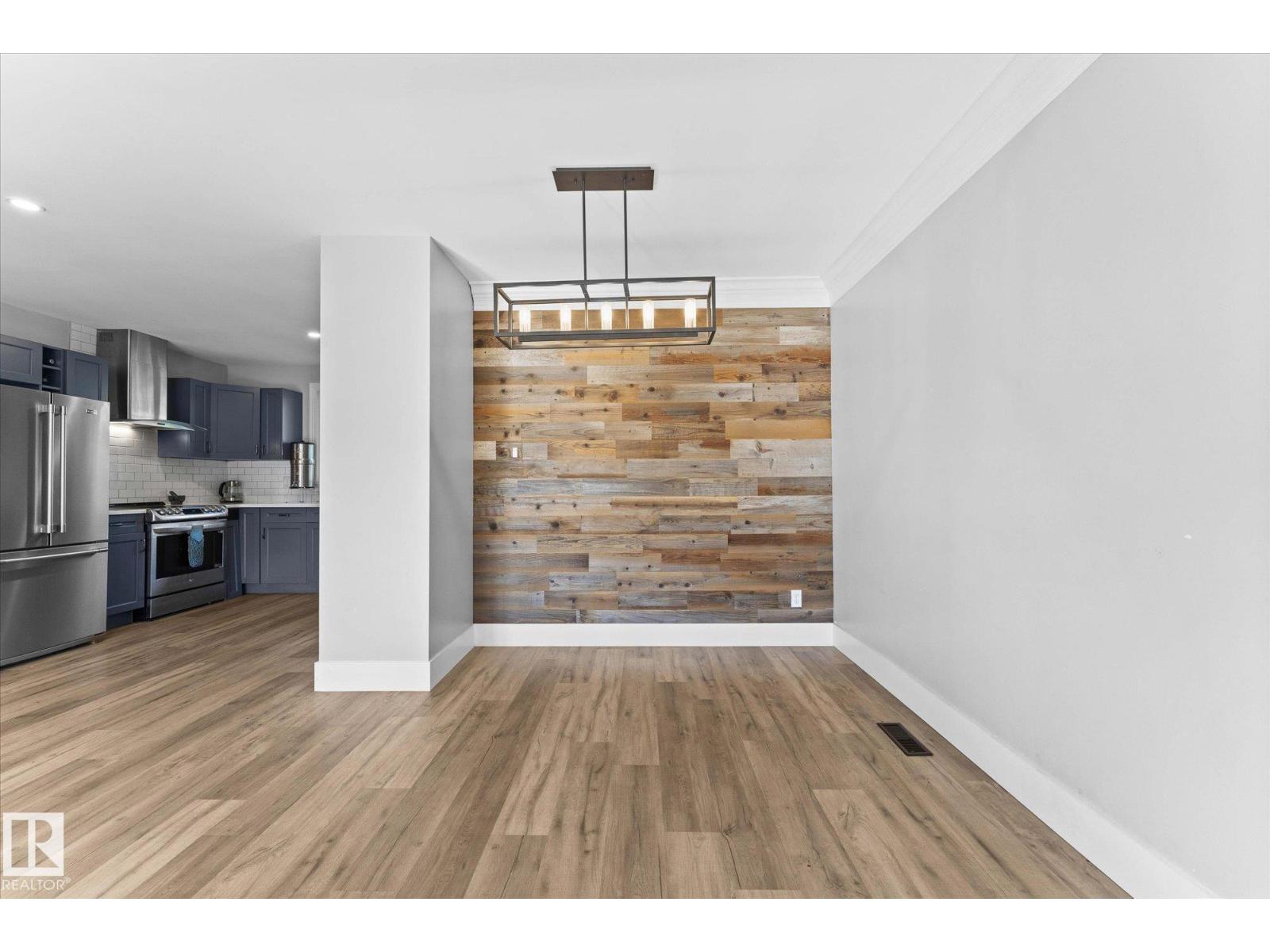 Photo 13 of 8004 180 St Nw, Edmonton AB